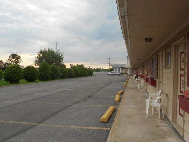 Travel Inn Westmoreland Bagian luar foto