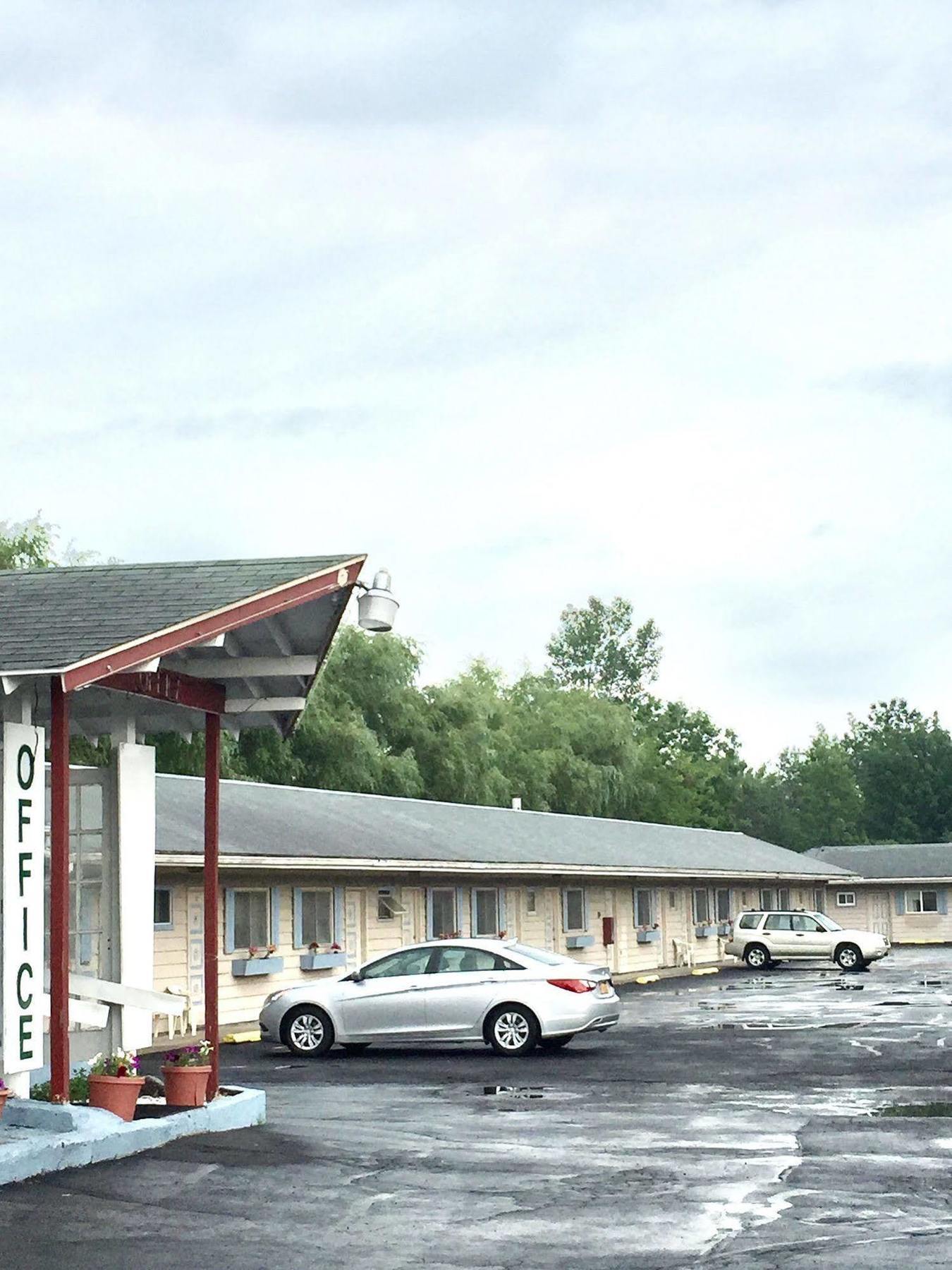 Travel Inn Westmoreland Bagian luar foto