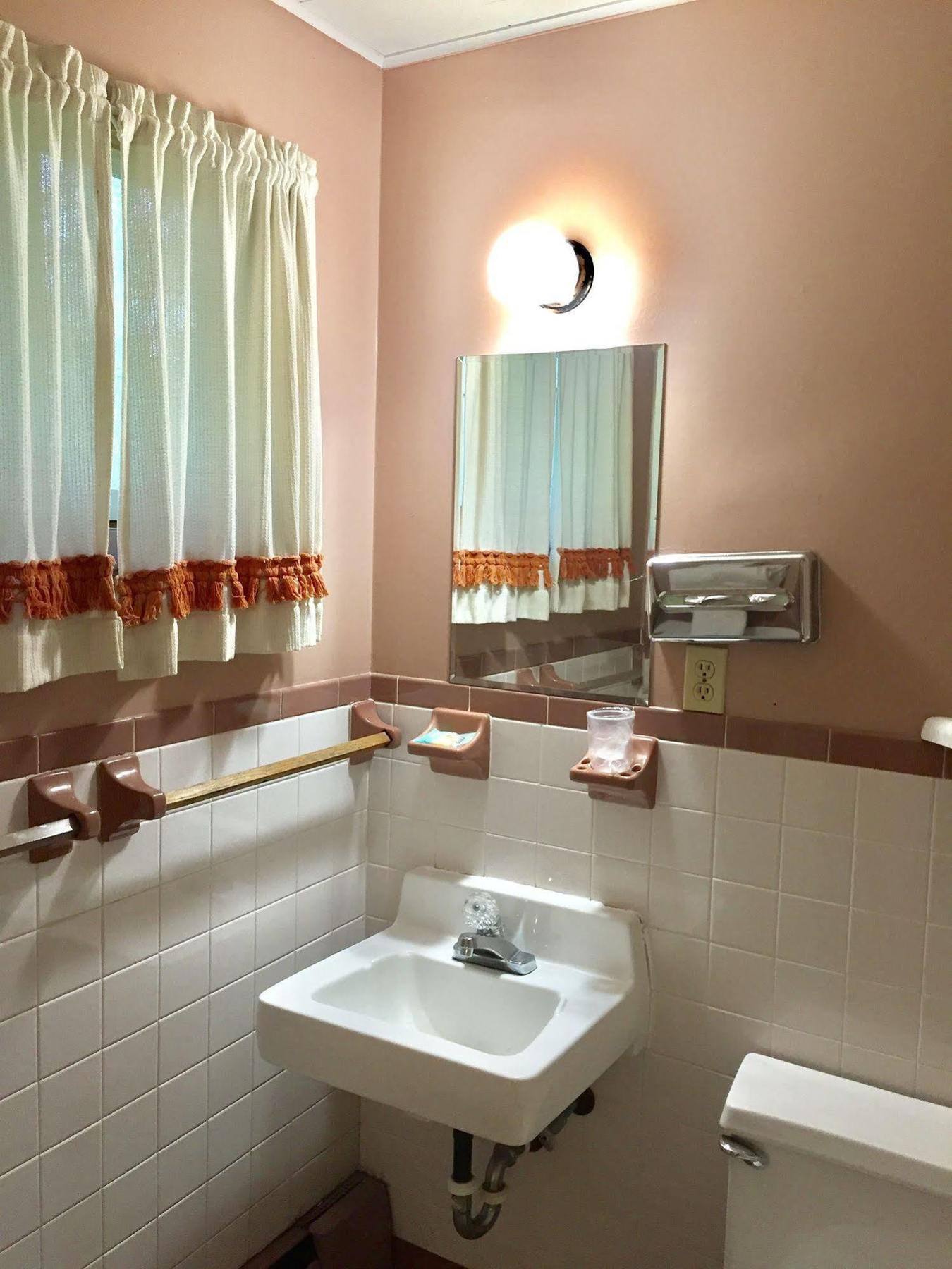 Travel Inn Westmoreland Bagian luar foto